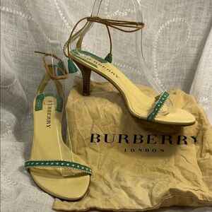 Burberry Vintage made in Italy leather kitty elegant heels with ankle tie